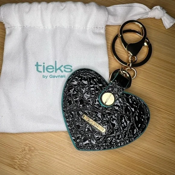 Tieks Obsidian Black Heart Keychain from advent calendar day 1 - Picture 2 of 5
